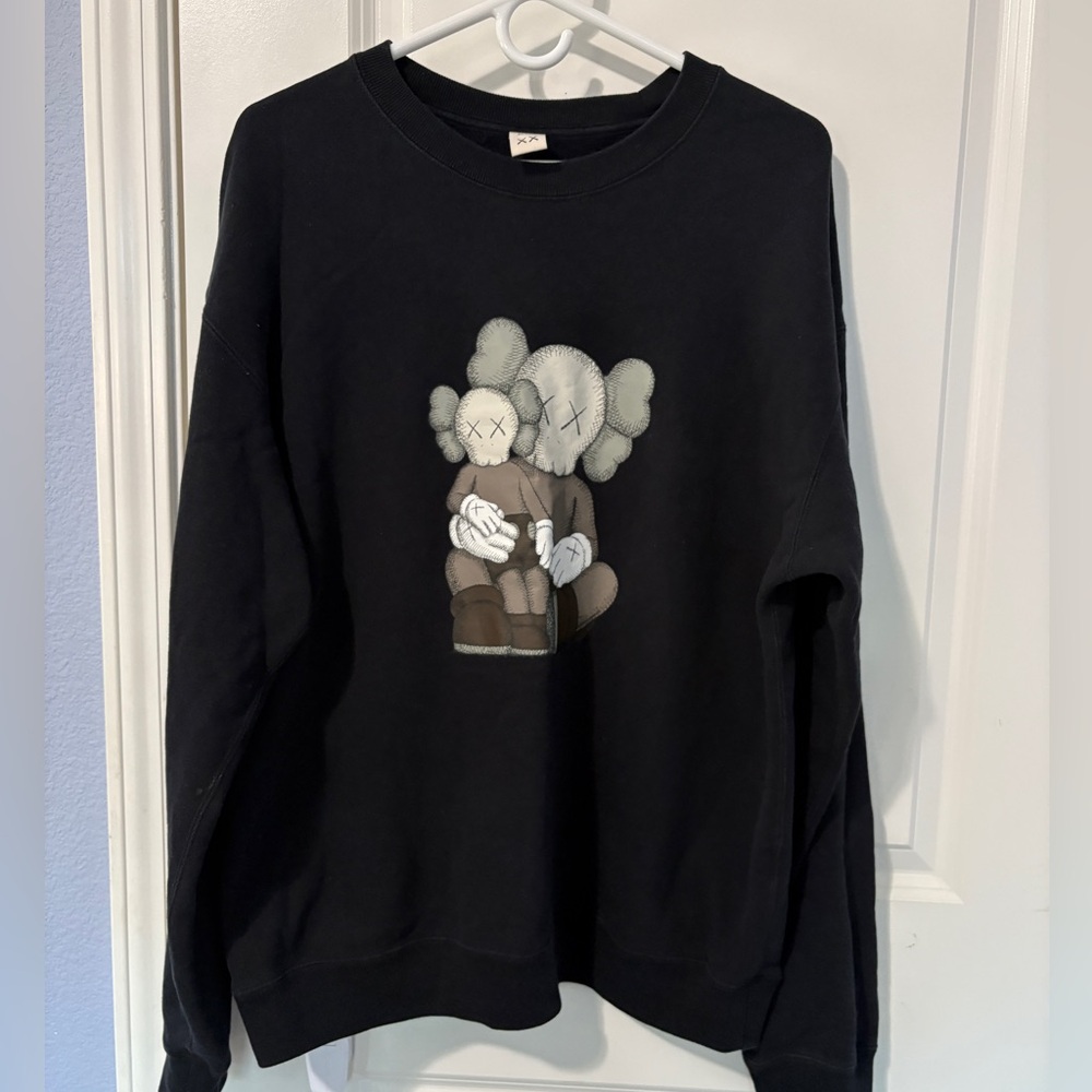 Uniqlo x KAWS Sweatshirt Size Large
